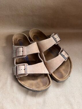 Birkenstock Arizona oiled Tan Leather Softbed Narrow Fit Sandals. EU 36